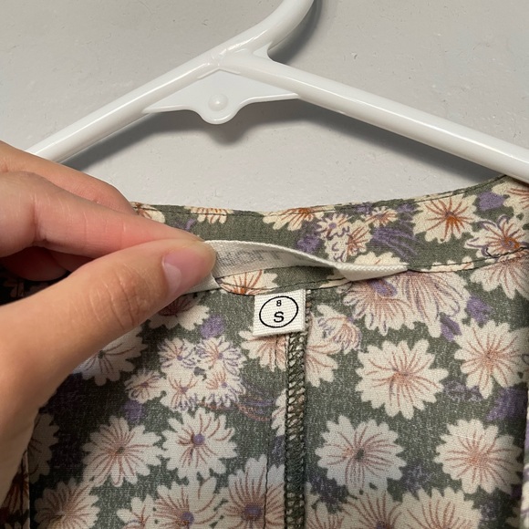 Rolla’s Delilah Daisies Blouse in Olive Size S Like New - Picture 4 of 8